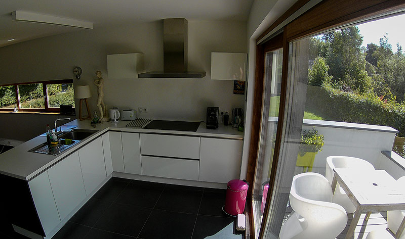 Airbnb Belgium, TravelBloggers.ca, Iain Shankland, Gail Shankland