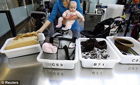 Canadian airport security, ©Reuters, TravelBloggers.ca