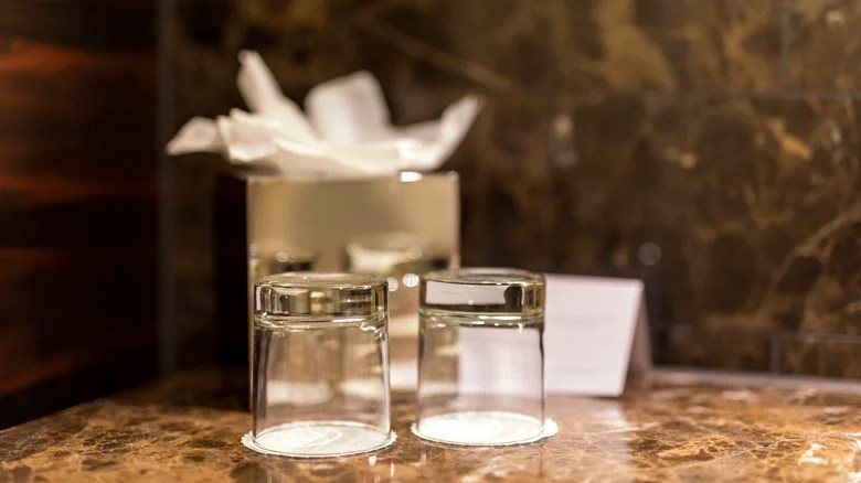 hotel-drinking-glass-hygiene,Travelbloggers.ca, Iain Shankland, Gail Shankland