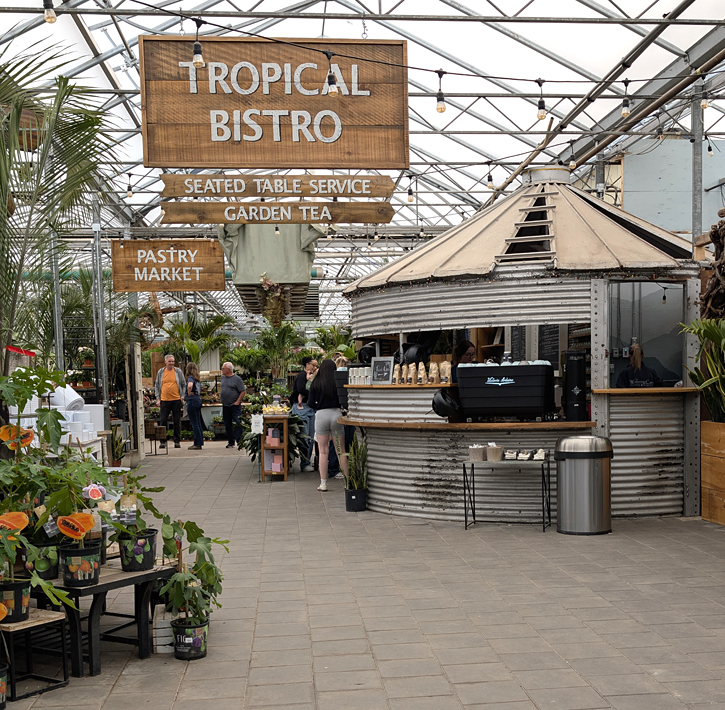 The Watering Can on Highway 8, Niagara. TravelBloggers.ca, Iain Shankland