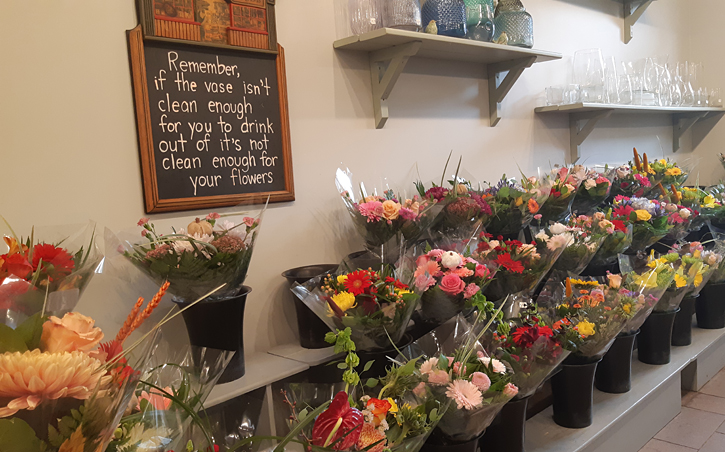 The Watering Can on Highway 8, Niagara. TravelBloggers.ca, Iain Shankland