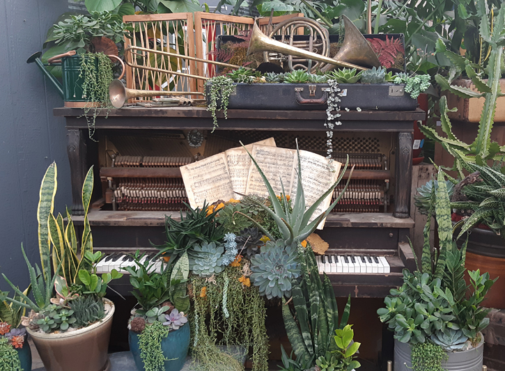 The Watering Can on Highway 8, Niagara. TravelBloggers.ca, Iain Shankland