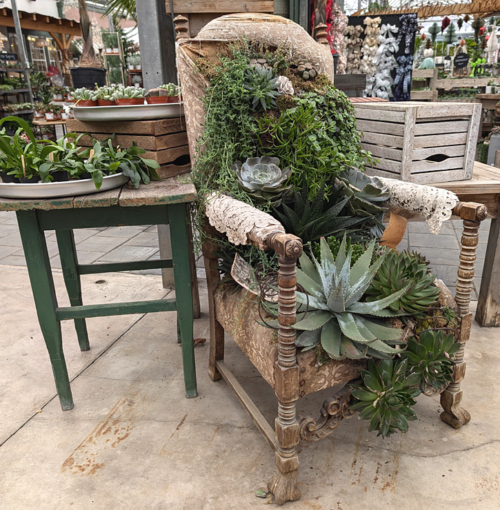 The Watering Can on Highway 8, Niagara. TravelBloggers.ca, Iain Shankland