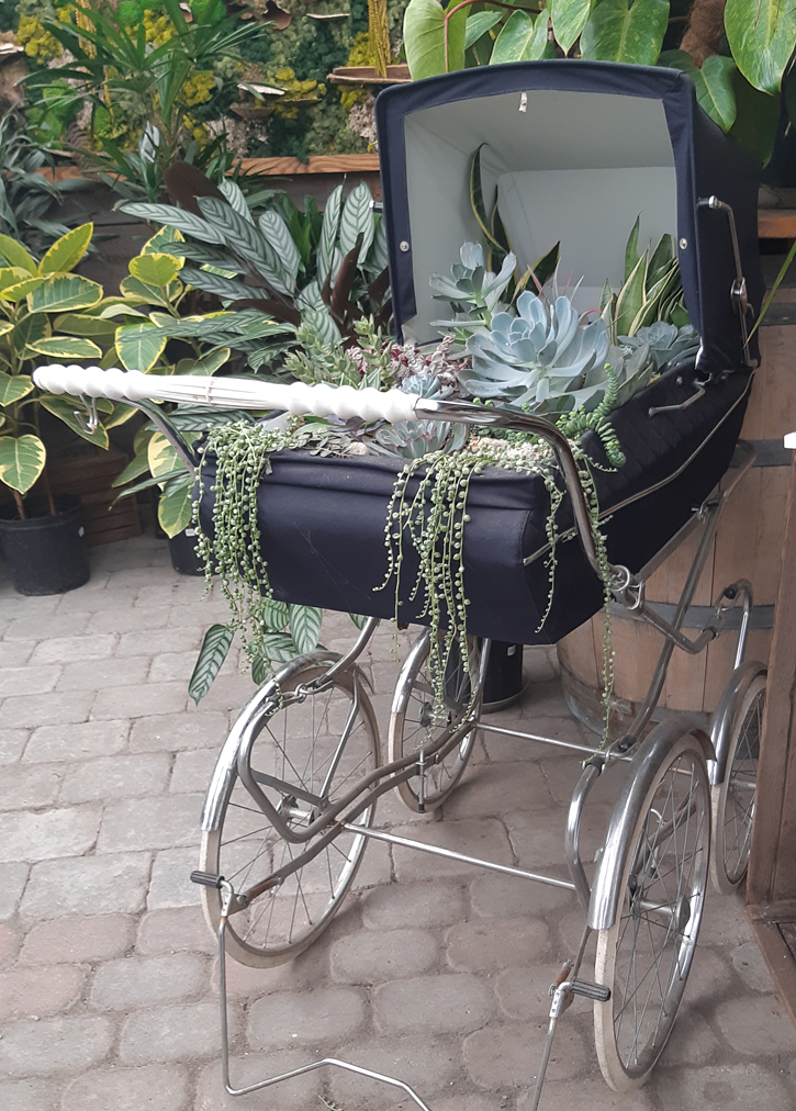 The Watering Can on Highway 8, Niagara. TravelBloggers.ca, Iain Shankland