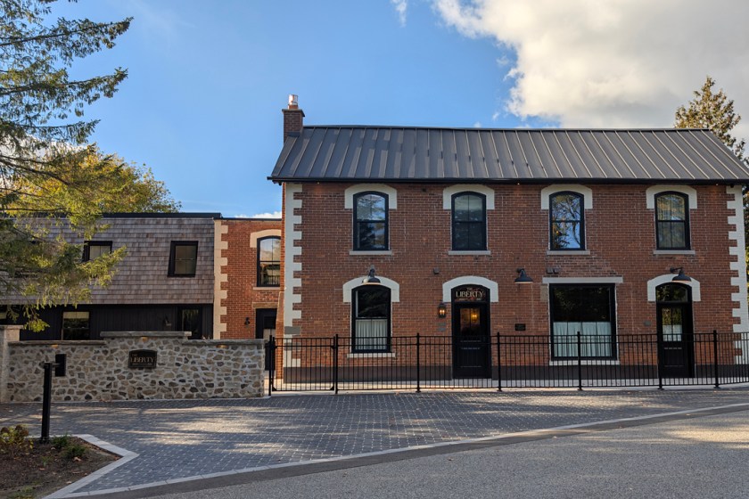 Hawthorne Suite kitchen at Liberty Inn Caledon, Private hot tub at Liberty Inn Caledon, Liberty Inn Nordic Spa Hotel Caledon Review, TravelBloggers.ca, Iain Shankland, Gail Shankland