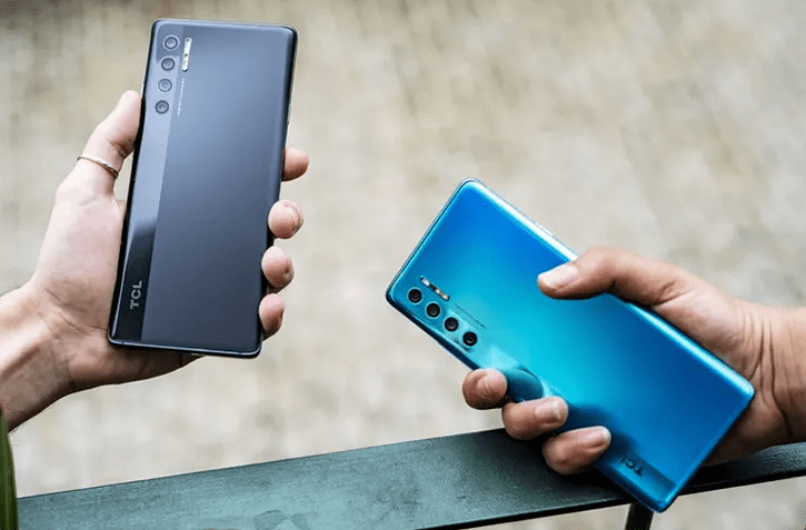 Pixel 8 Pro, TCL 20 Pro, DSLR, Camera Gear, TravelBloggers.ca, Iain Shankland, Gail Shankland